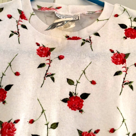 NWT 100% cotton top, brand new ! White with red roses , short sleeves. - Picture 10 of 10